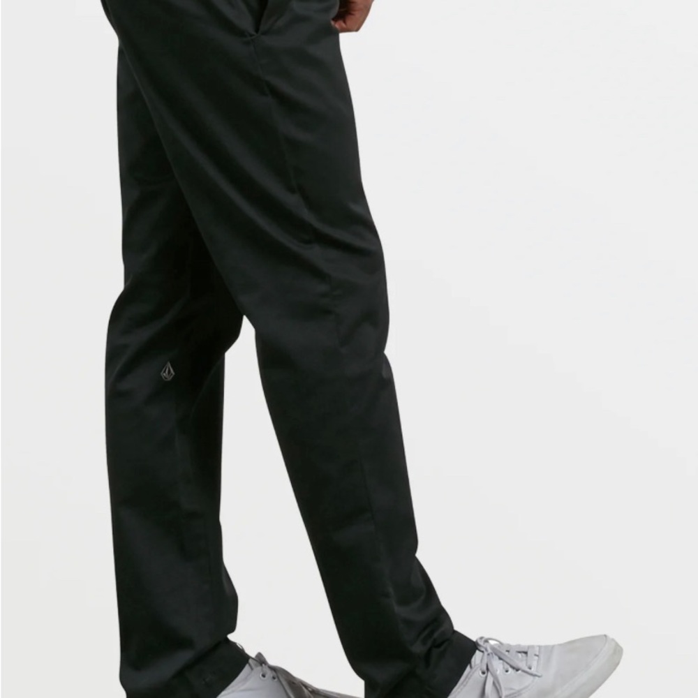 Volcom Men’s, black -VMONTY PANTS - size 36 Great Condition! Lots of pockets.
